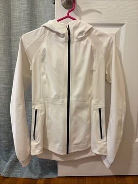 Lululemon Soft Shell Women’s White Hooded Rain Coat